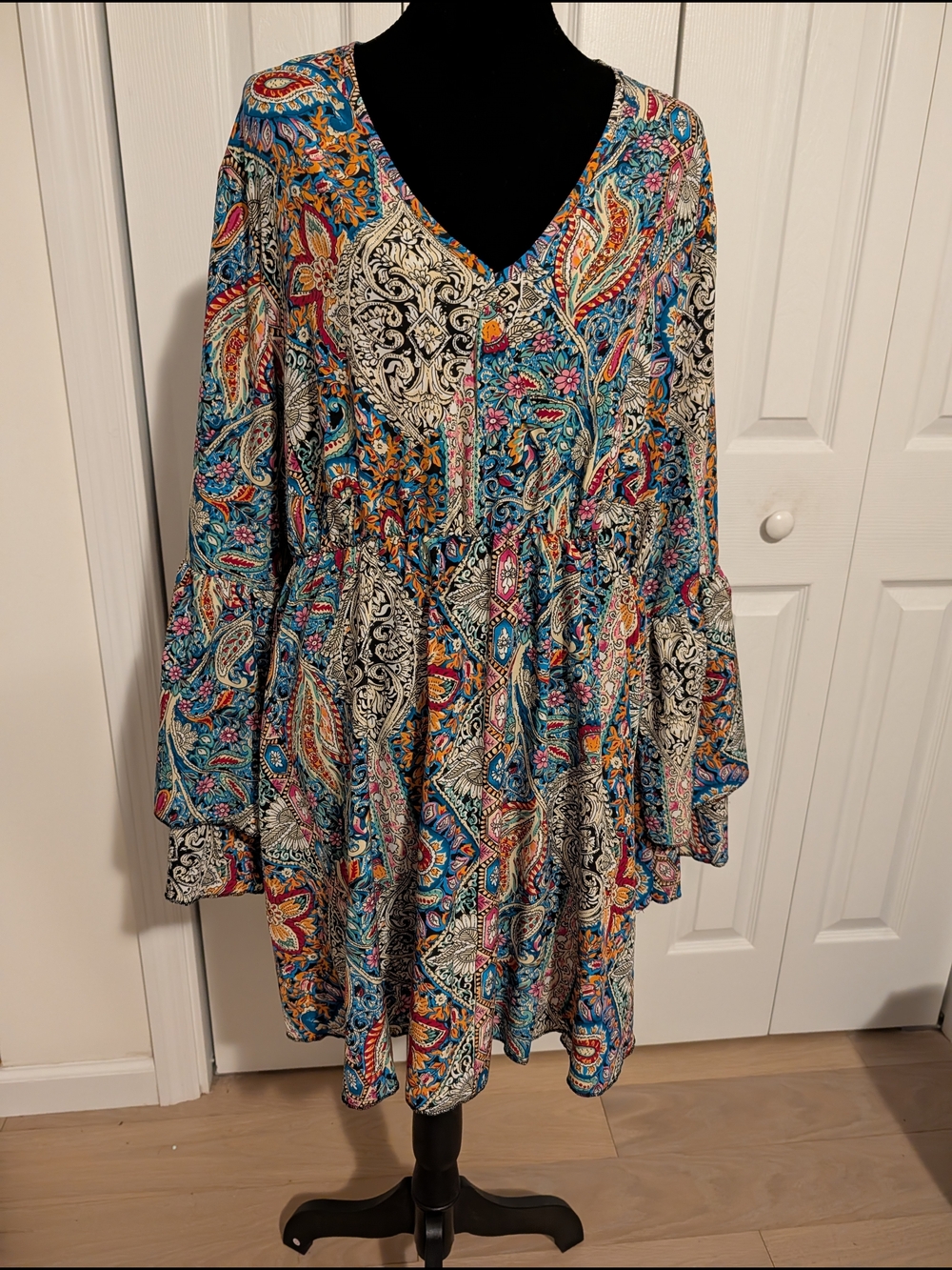 Vibrant Paisley V-Neck Tunic Dress - Multicolor